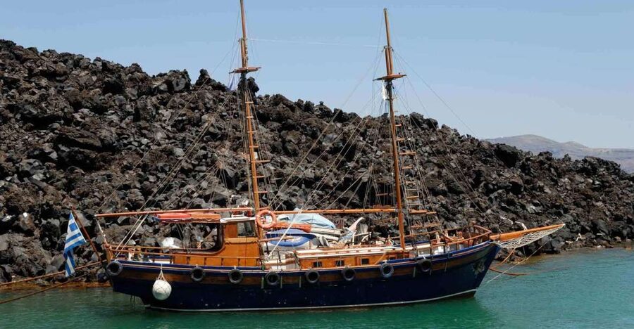 Santorini Caldera: Sunset Cruise with Dinner - What the boat ride feels like