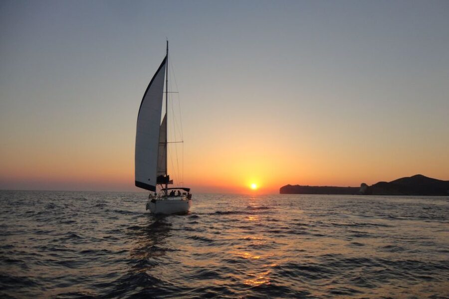 Santorini Caldera: Sunset Sailing Cruise with Meal - Red Beach, White Beach, and Aspronisi