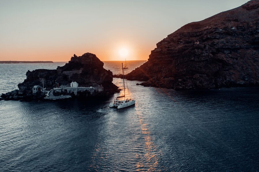 Santorini: Catamaran Caldera Cruise with Meal and Drinks - Why seeing Santorini from the sea changes the day