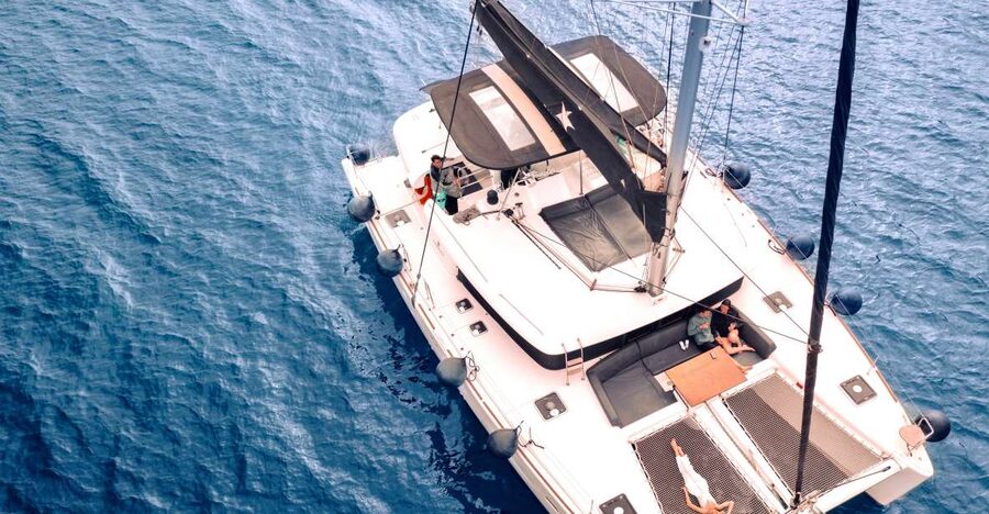 Santorini: Catamaran Cruise with Lunch, Drinks, & Oia Visit - Key points at a glance