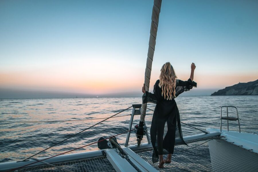 Santorini: Catamaran Cruise with Meal & Open Bar - Why a catamaran is a smart way to see Santorini