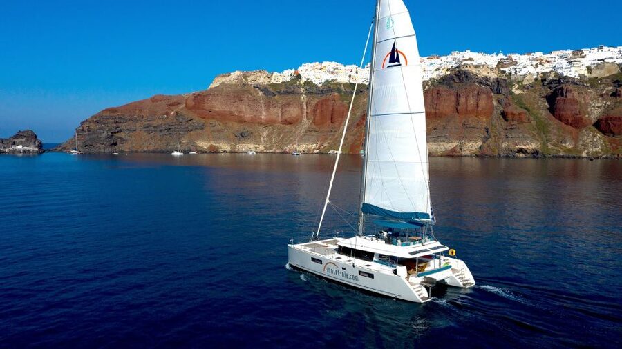 Santorini: Luxurious Catamaran Cruise with Meal & Open Bar - Service, language, and the small-group feel