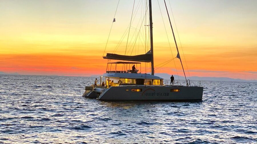 Santorini: Luxurious Catamaran Cruise with Meal & Open Bar - Who should book this catamaran cruise