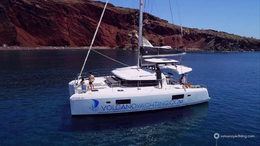 Santorini: Luxury Caldera Cruise With Meal & Drinks - Why this cruise works well for seeing Santorini