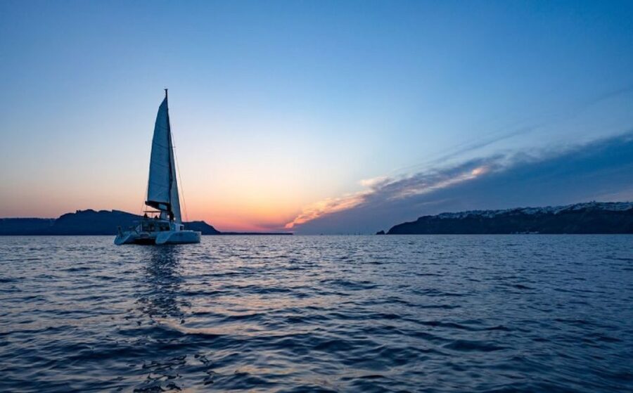 Santorini: Luxury Sunset Cruise with Dinner & Open Bar - From Ammoudi Bay to the Santorini Caldera