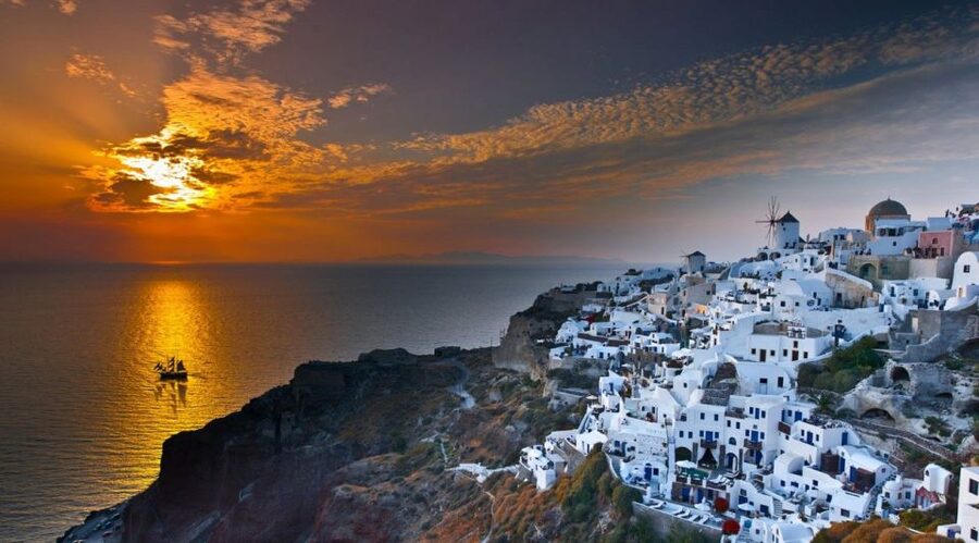 Santorini: Volcanic Sunset Cruise with Dinner - Swimming in the Sulfur Hot Springs