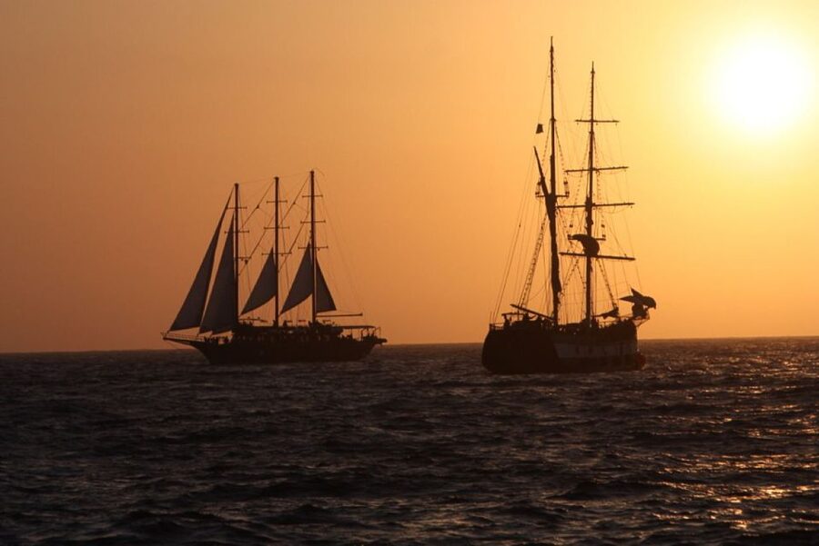 Santorini: Volcanic Sunset Cruise with Dinner - Dinner on Board or at Captain John’s Taverna