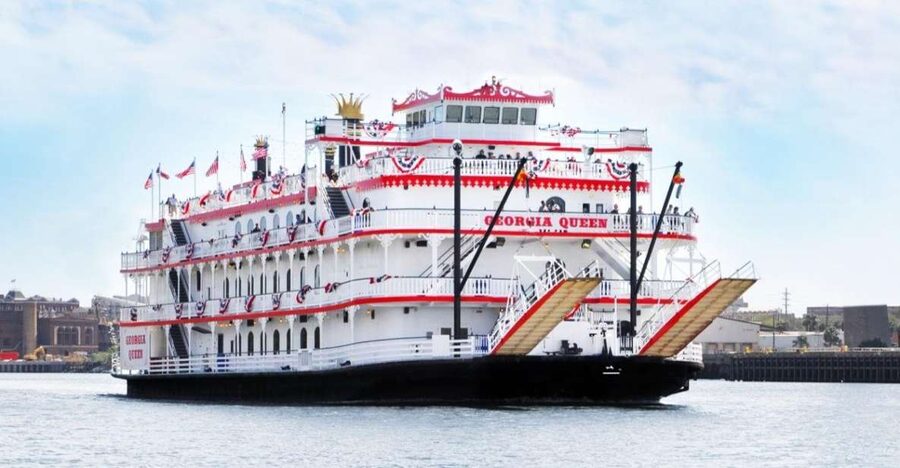 Savannah: Sightseeing Lunch Cruise - Following the Savannah River toward the port