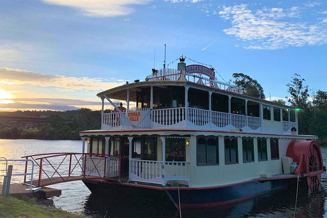 Scenic Adventure Lunch Cruise - A paddlewheeler ride at the foot of the Blue Mountains