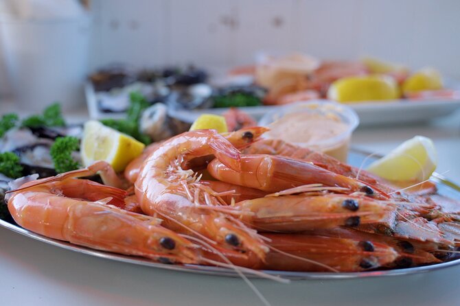 Seafood Lunch Cruise - Booth seating keeps lunch simple