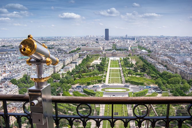 Seine Dinner Cruise, Eiffel Tower Access and Moulin Rouge Show - Who will enjoy this evening most?