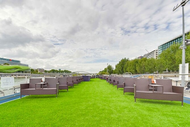 Seine River Dinner Cruise with Live Singer by VIP Yacht de Paris - Paris from the Seine, with dinner after sunset
