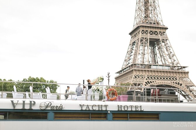 Seine River Dinner Cruise with Live Singer by VIP Yacht de Paris - Weather and river rules can change the route