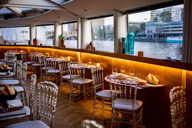 Seine River Dinner Cruise with Rooftop and Live Singer - The Louvre, Concorde, and the great museums