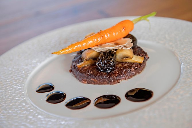Seine River Sightseeing Cruise and Dinner at Le Bistro Parisien - The one-hour Seine route