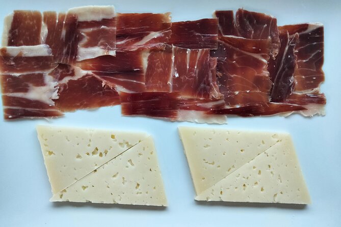 Seville: Guadalquivir River Cruise with Lunch or Dinner - The missing commentary is worth understanding
