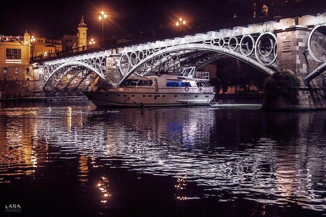 Seville: Guadalquivir River Cruise with Lunch or Dinner - Group size and the feel onboard