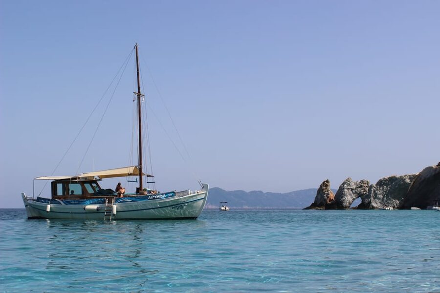 Skiathos: Boat Cruise with Dinner & Sunset Viewing - Why this small Skiathos cruise feels different