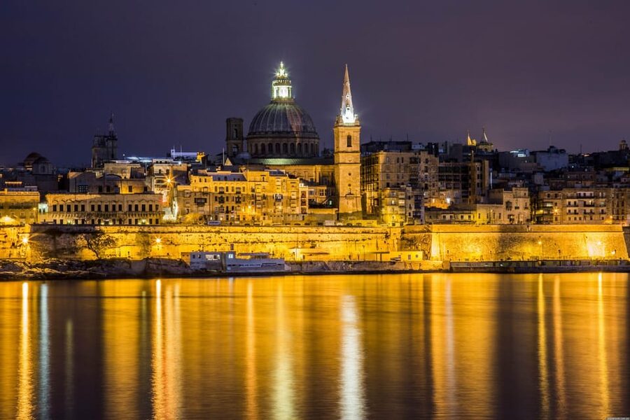Sliema: Fireworks Festival Cruise with Dinner and Transfers - Dinner, drinks, and the practical value of the fare