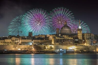 Sliema: Fireworks Festival Cruise with Dinner and Transfers