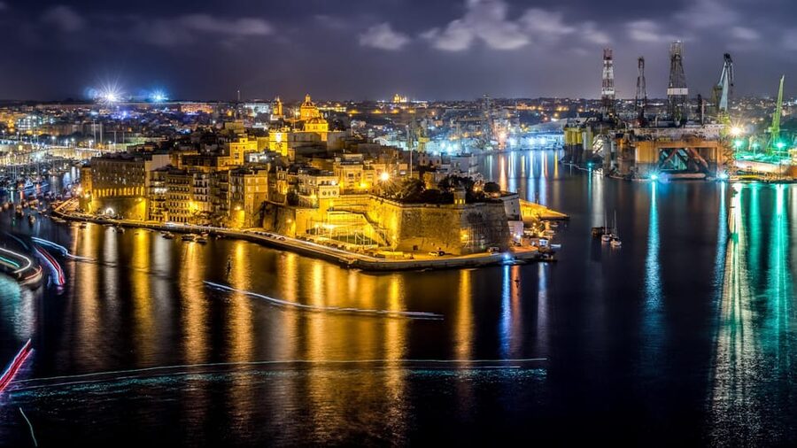 Sliema: Fireworks Festival Cruise with Dinner and Transfers - The two-and-a-half-hour fireworks programme