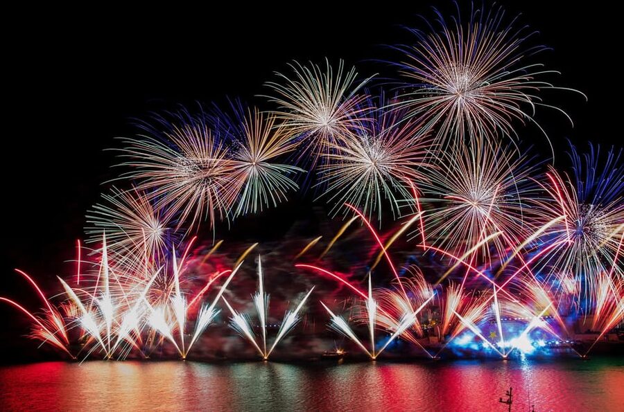 Sliema: Fireworks Festival Cruise with Dinner and Transfers - How the optional transfers affect the evening