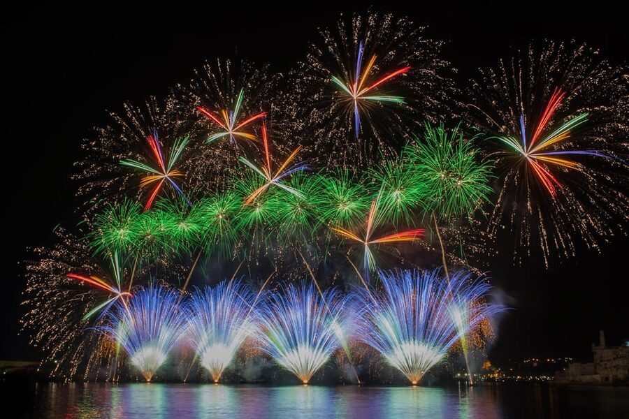 Sliema: Fireworks Festival Cruise with Dinner and Transfers - Who will get the most from this cruise