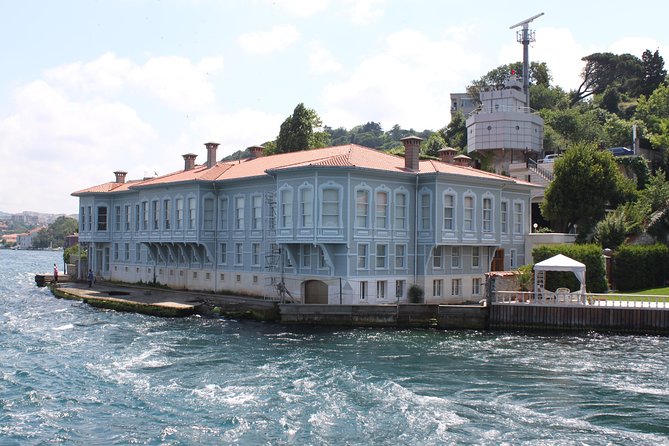 Small Group Full-Day Istanbul: Old City, Bosphorus Cruise & Lunch - The Bosphorus cruise is the grand finish
