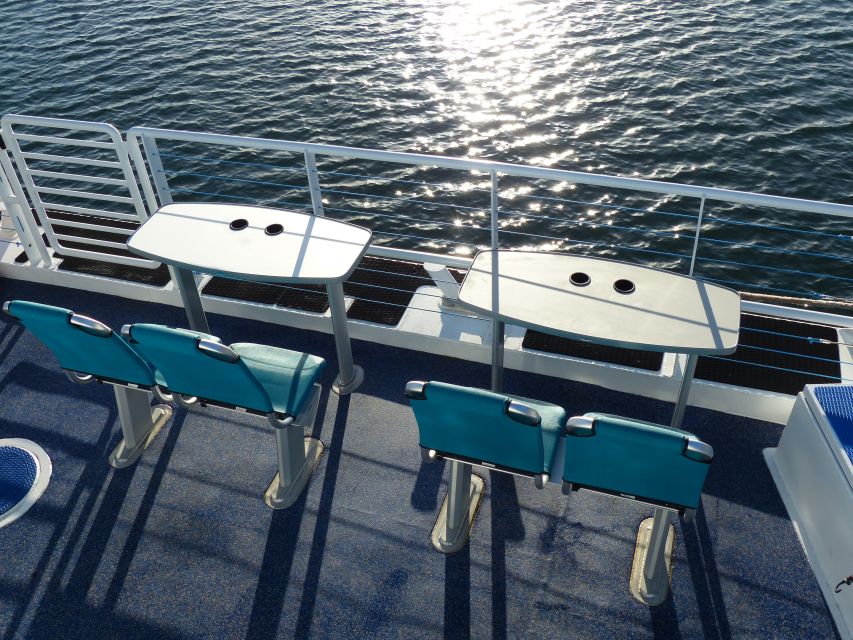 South Maui: Sunset Prime Rib or Island Fish Dinner Cruise - The first drink and the first views