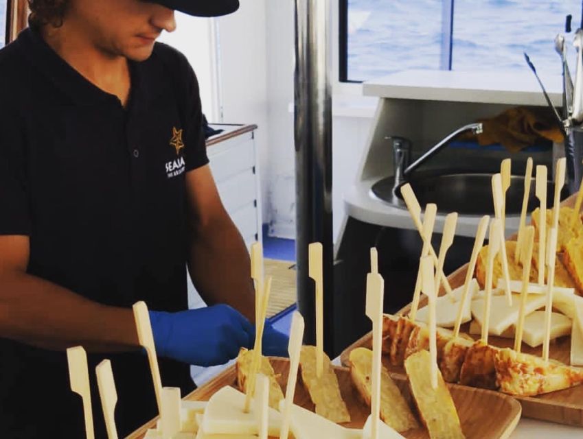 Southeast Fuerteventura: Boat Cruise with Lunch and Drinks - Searching the bays for whales and dolphins