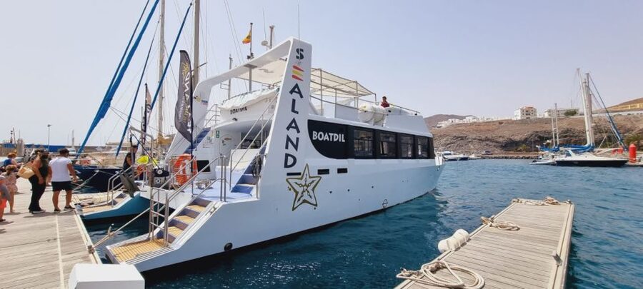 Southeast Fuerteventura: Boat Cruise with Lunch and Drinks - Canarian food and open-bar drinks