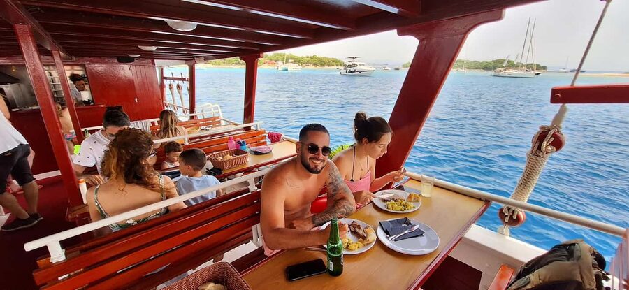 Split: 3 Island & Blue Lagoon Cruise with Lunch & Drinks - Food and drinks are a major part of the value