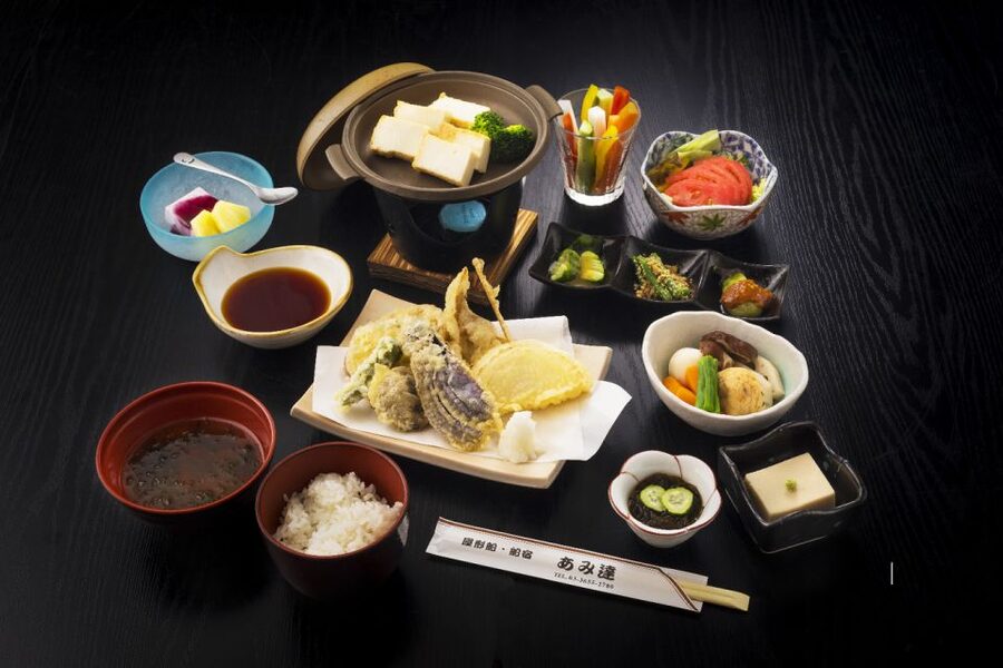 Sumida River: Japanese Traditional Yakatabune Dinner Cruise - The Skytree stop and the return to Asakusa