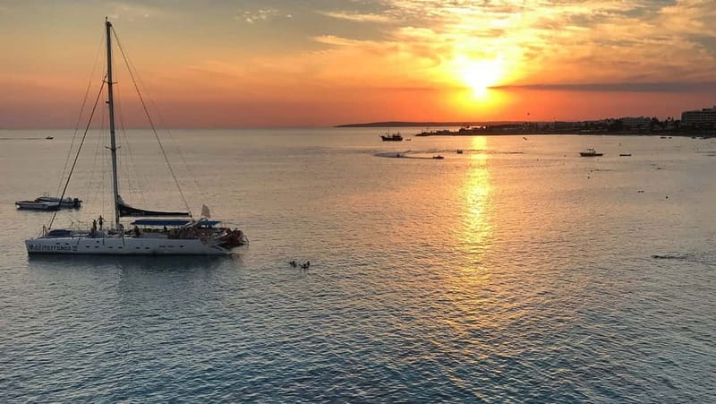Sunny Beach: Sunset Catamaran Cruise with Dinner & Prosecco - Nessebar by daylight, then by night