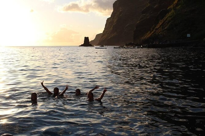 Sunset Cruise with Dinner on Board - Seeing Madeira from the southern coast