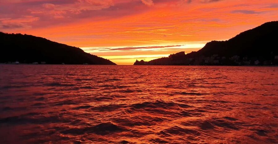 Sunset dinner boat tour in the Gulf of Poets - Leaving La Spezia for the Gulf of Poets