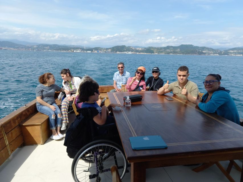 Sunset dinner boat tour in the Gulf of Poets - Swimming stops with masks and snorkels