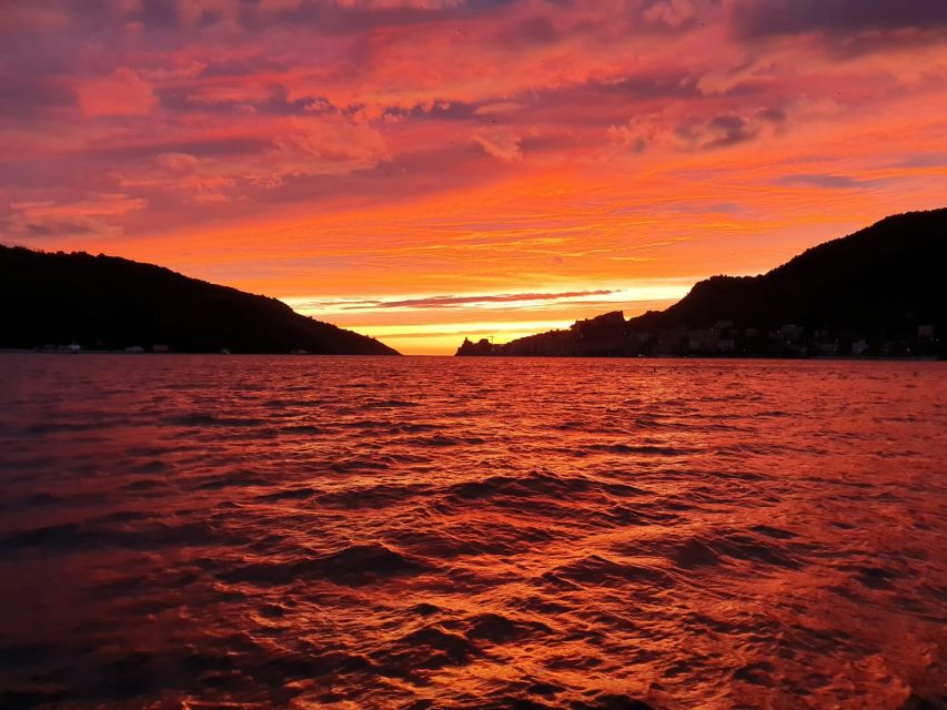 Sunset dinner boat tour in the Gulf of Poets - Palmaria, Tino, and Tinetto by boat