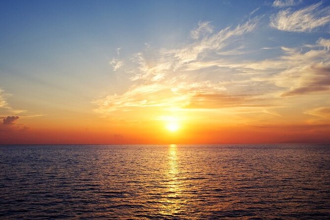 Sunset Dinner Cruise in Honolulu, Hawaii - What happens during the two-hour cruise