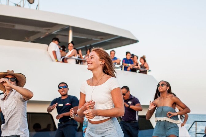 Sunset Dinner Cruise in Los Cabos - When the dinner cruise turns into a boat party