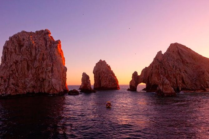 Sunset Dinner Cruise in Los Cabos - The Pacific coastline and Land’s End