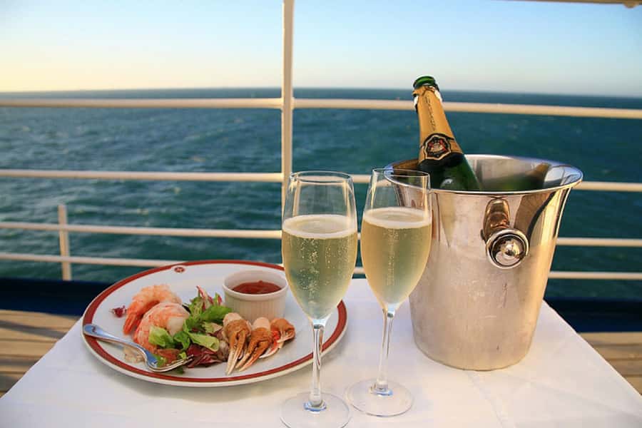 Sydney Harbour: 3-Hour Lunch Cruise with Live Music - What the $70 Sydney Harbour cruise includes
