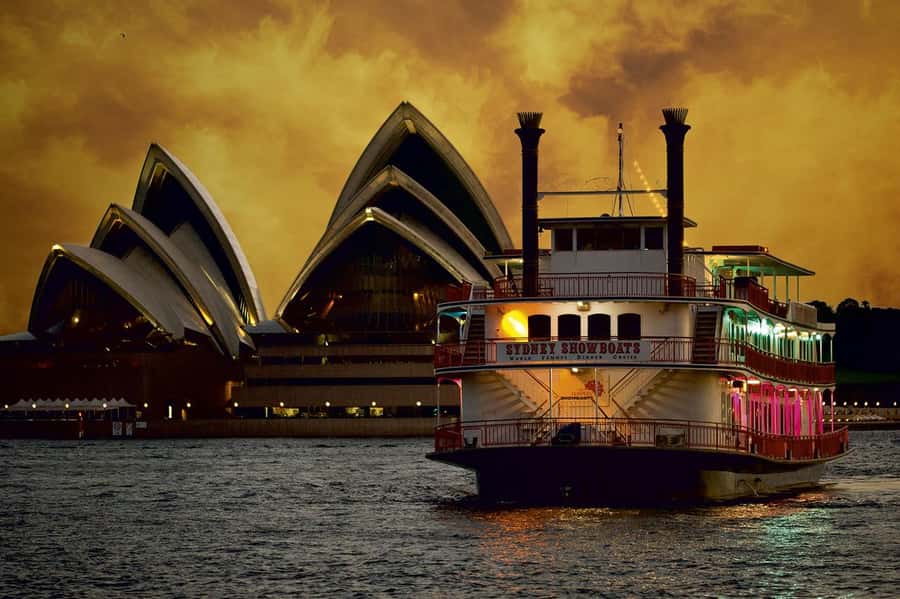 Sydney Harbour: Cabaret Cruise with 3-Course Dinner - Why this Sydney evening works