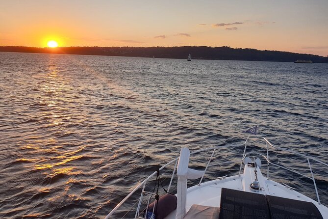 Sydney Harbour Discovery Dinner Cruise Scenic Sights and Buffet - Why an evening on Sydney Harbour works so well