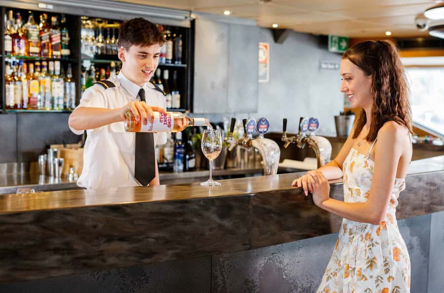 Sydney: Harbour Lunch Cruise with 2 or 3-Course Menu - Choosing a table and finding the best view