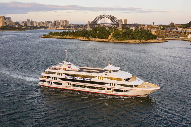 Sydney Harbour Starlight Dinner Cruise from Darling Harbour - Music and the evening atmosphere