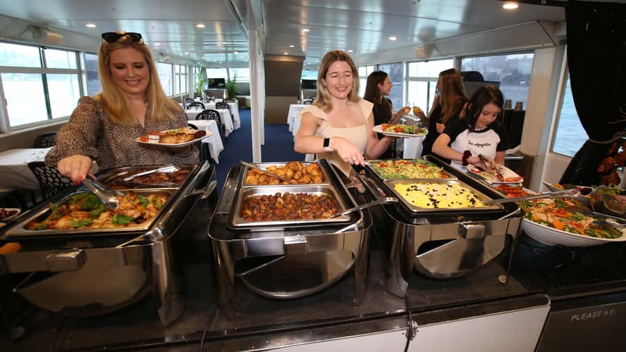 Sydney: Morning Sightseeing Bus to Bondi with Lunch Cruise - Why this combination works for a first Sydney day