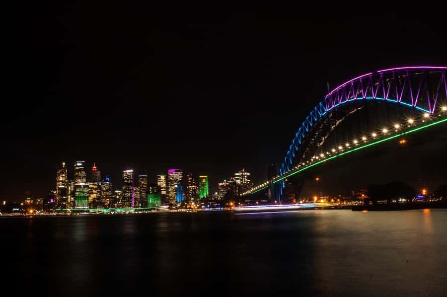Sydney: Vivid Festival of Light Harbor Cruise with Dinner - Finding the best photo position