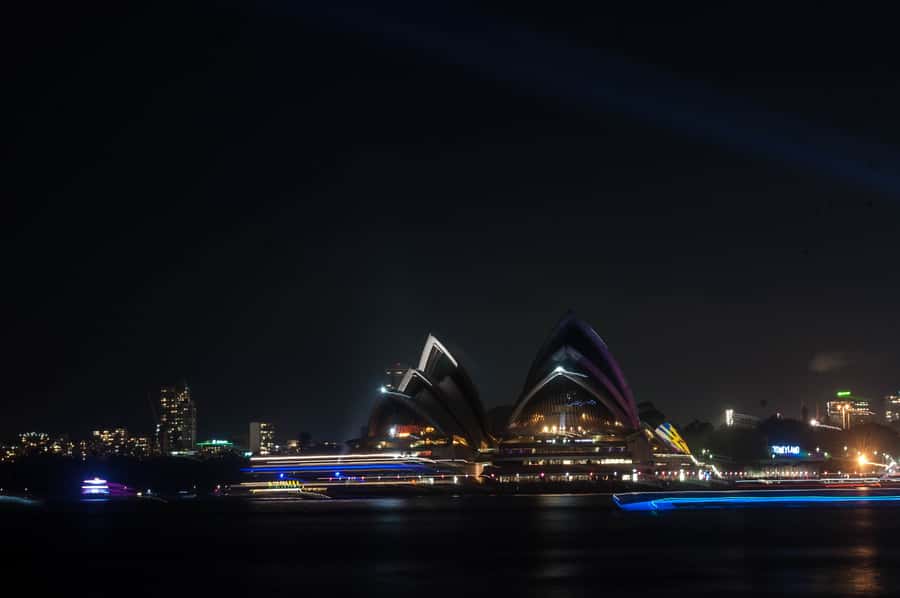 Sydney: Vivid Festival of Light Harbor Cruise with Dinner - Who should book this Vivid cruise?