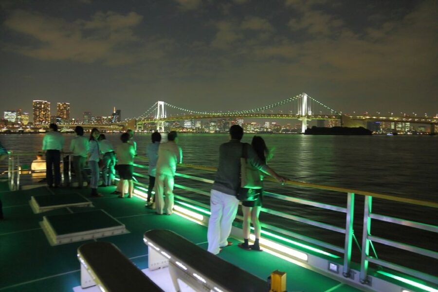 Tokyo Bay: Traditional Japanese Yakatabune Dinner Cruise - The all-you-can-drink service adds real value